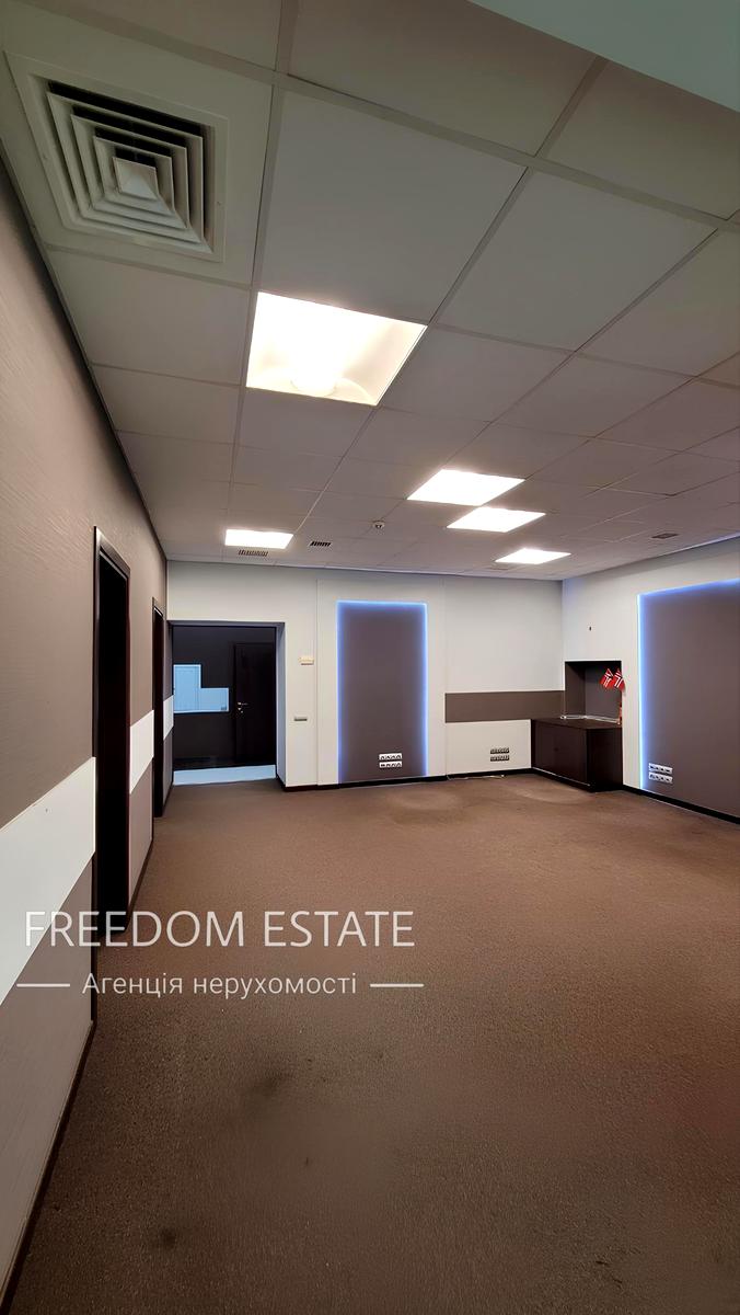 1869413771608577