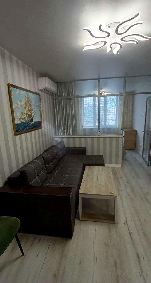 1869413976308289