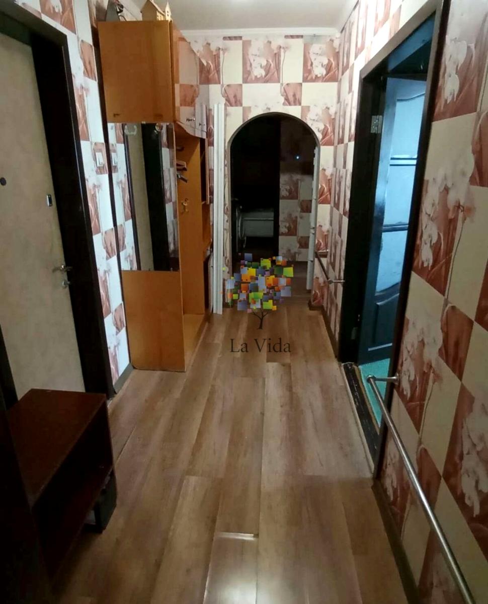 1869415559768795