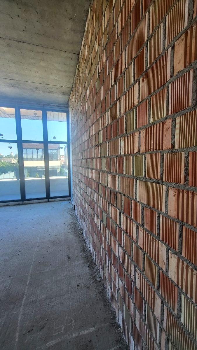 1869419480758881