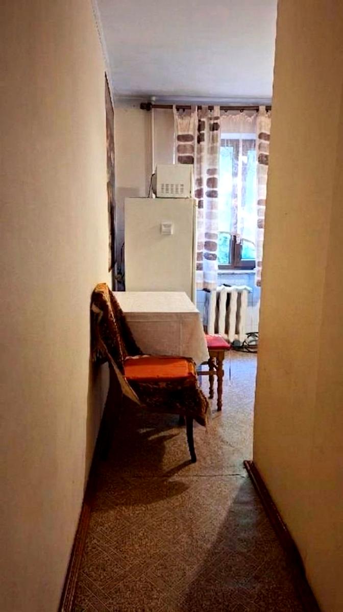 1869420448916037
