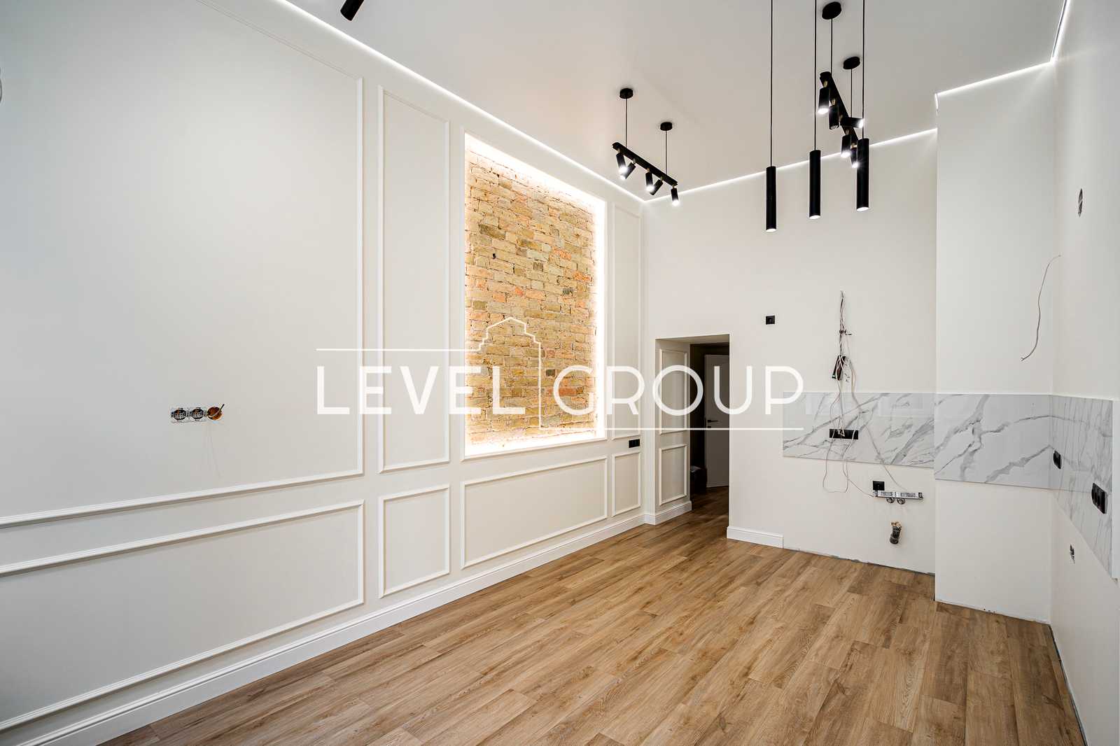 1869423561312605