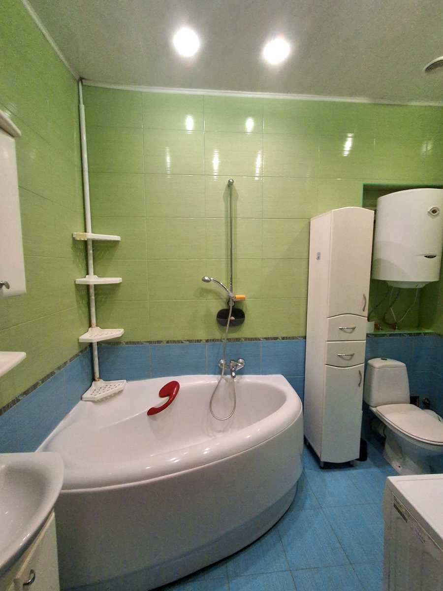 1869424842774877