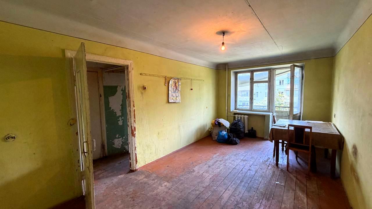 1869425402928327