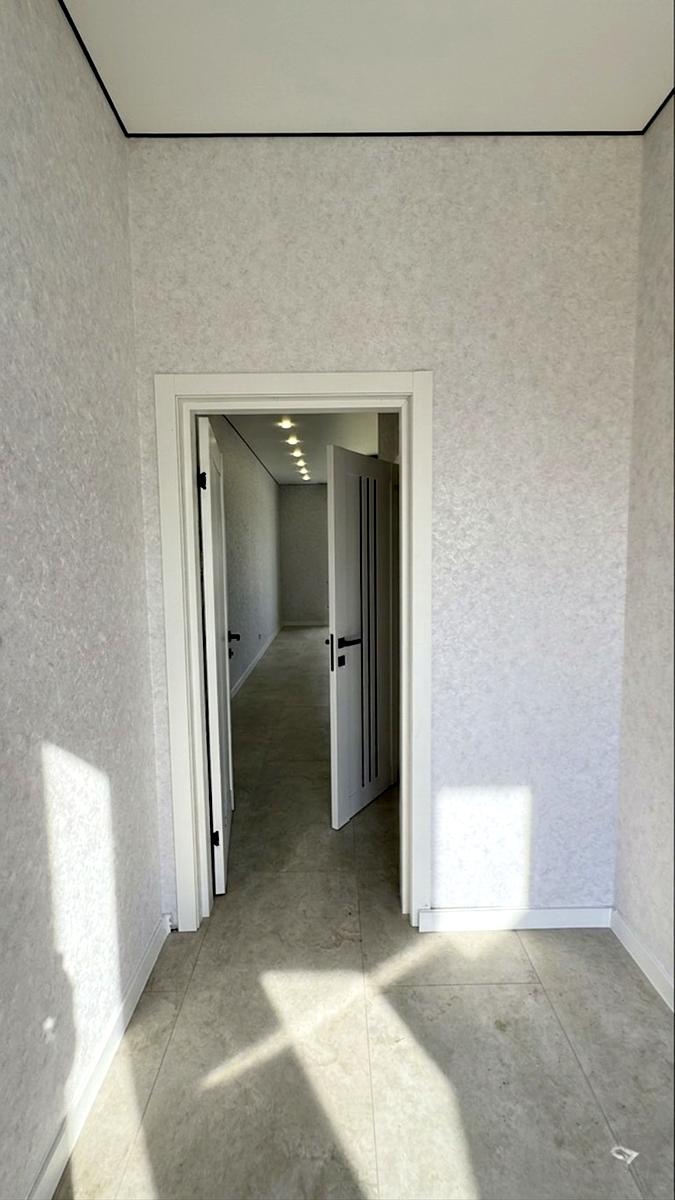 1869435896696390