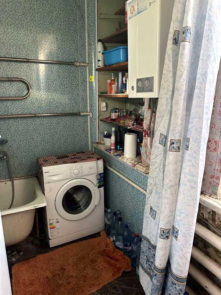 1869438752564077