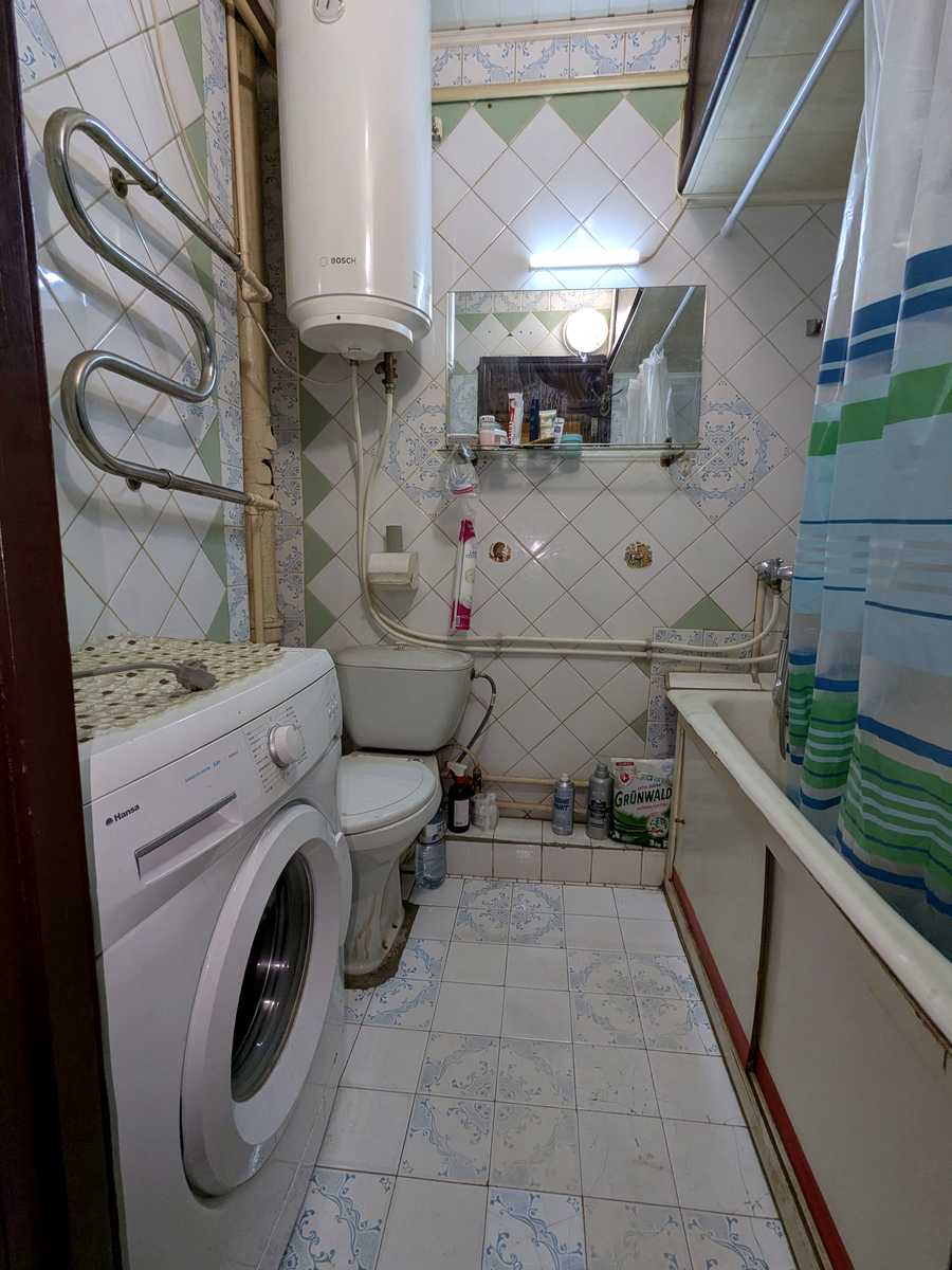 1869442560692162