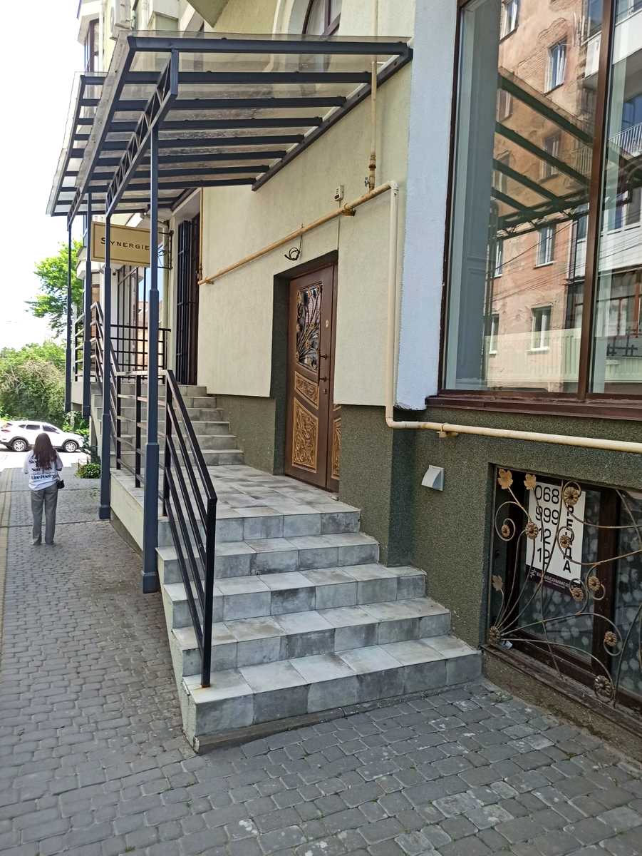 1869450784704067