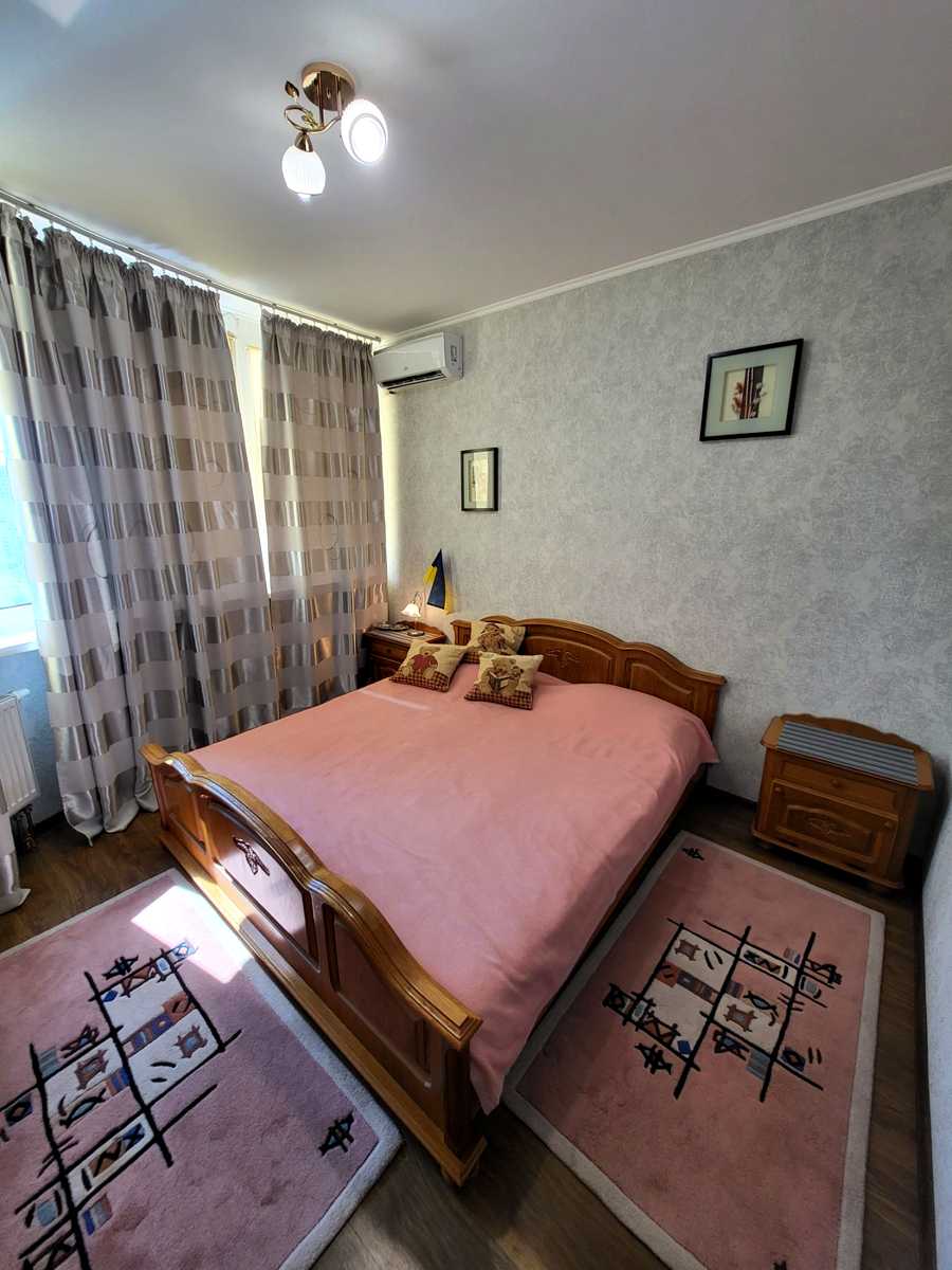 1869452330904393