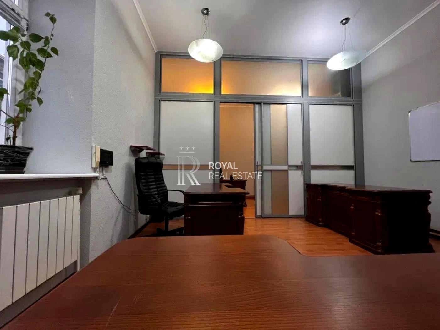 1869455338916048
