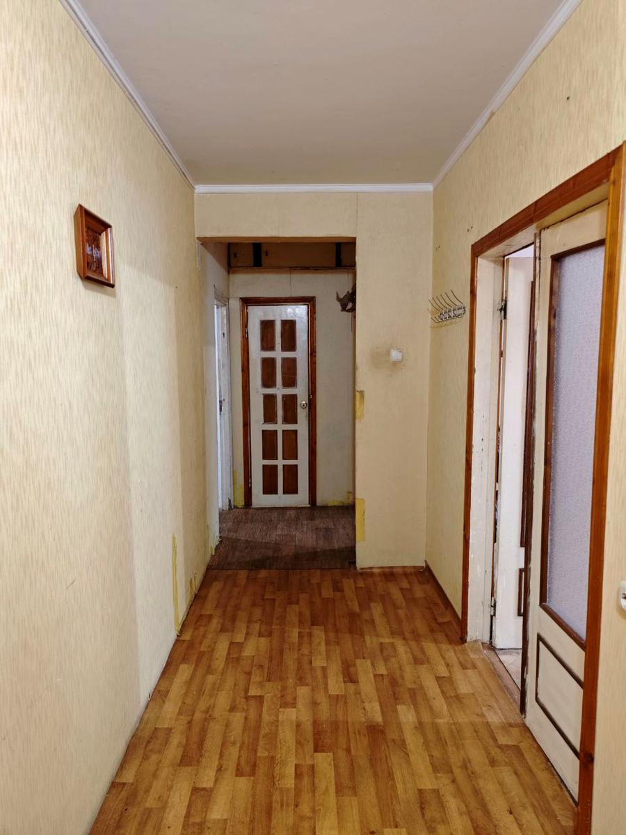 1869495435585475