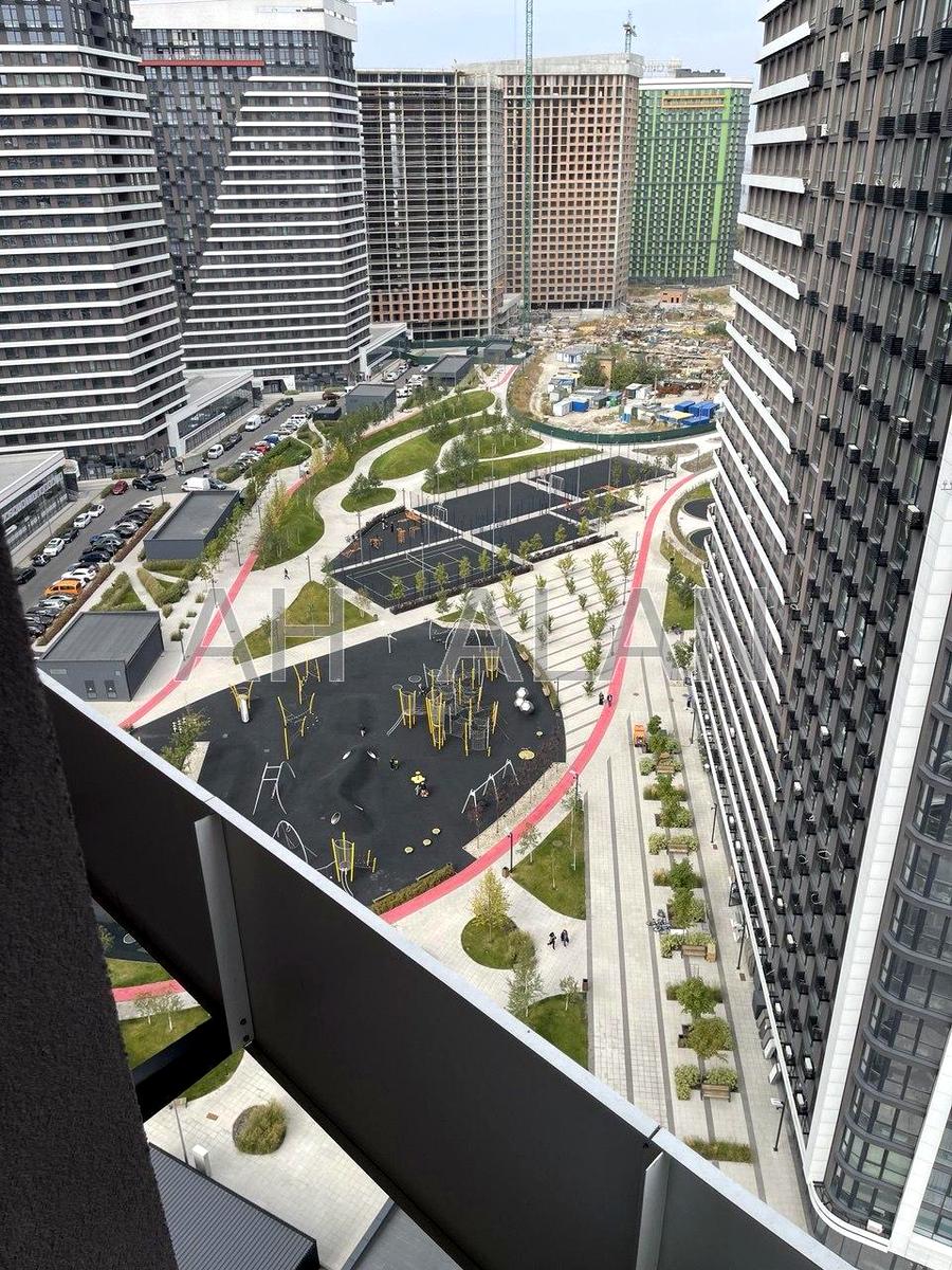 1869498443800405