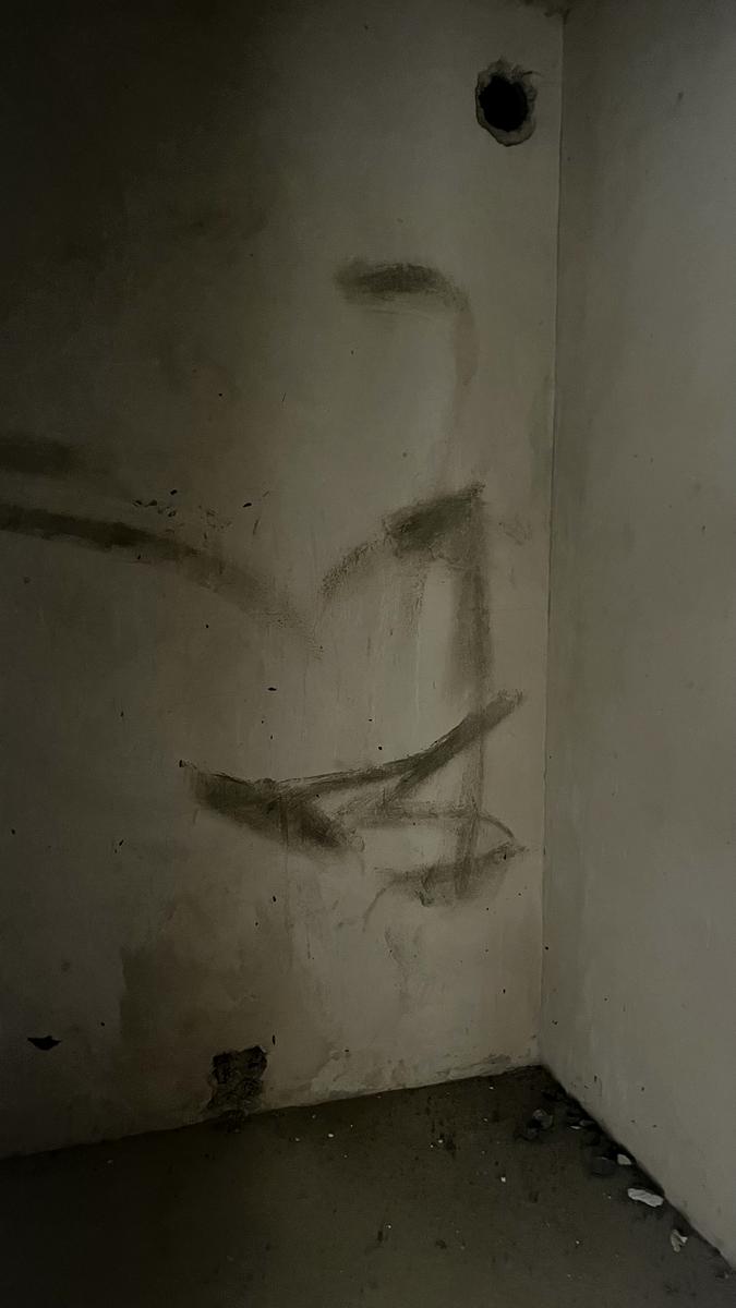 1869498623870127