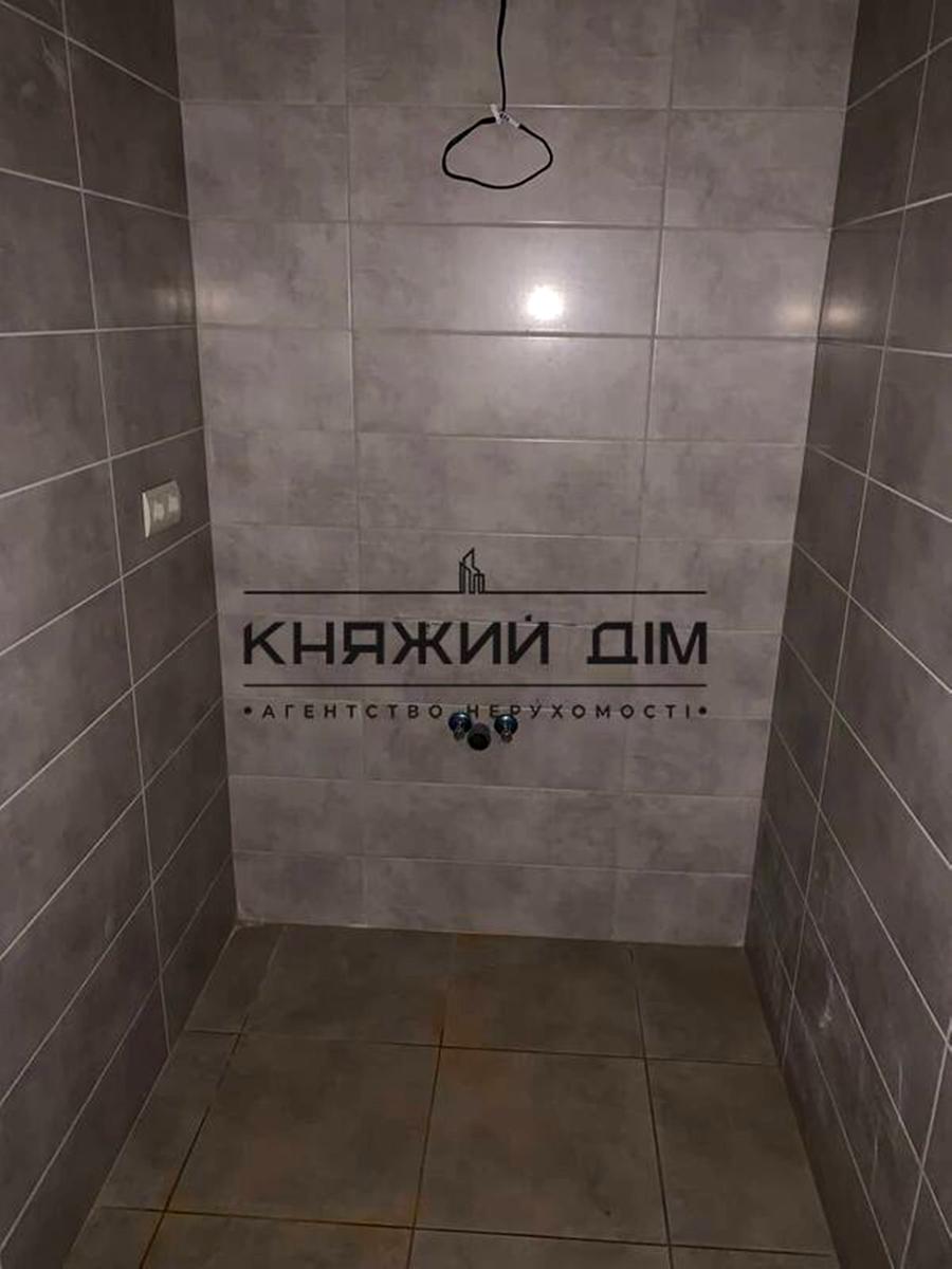 1869500799114351