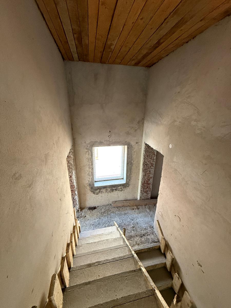 1869502906984151
