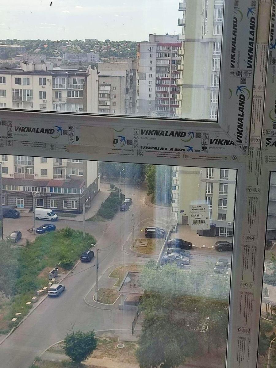 1869503894022228