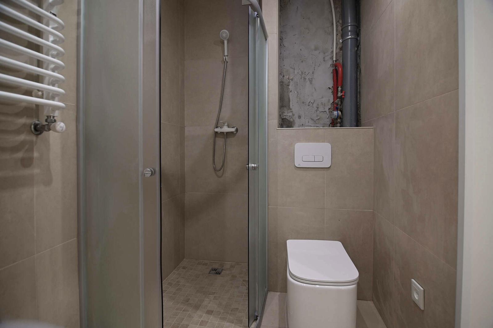 1869504657412887