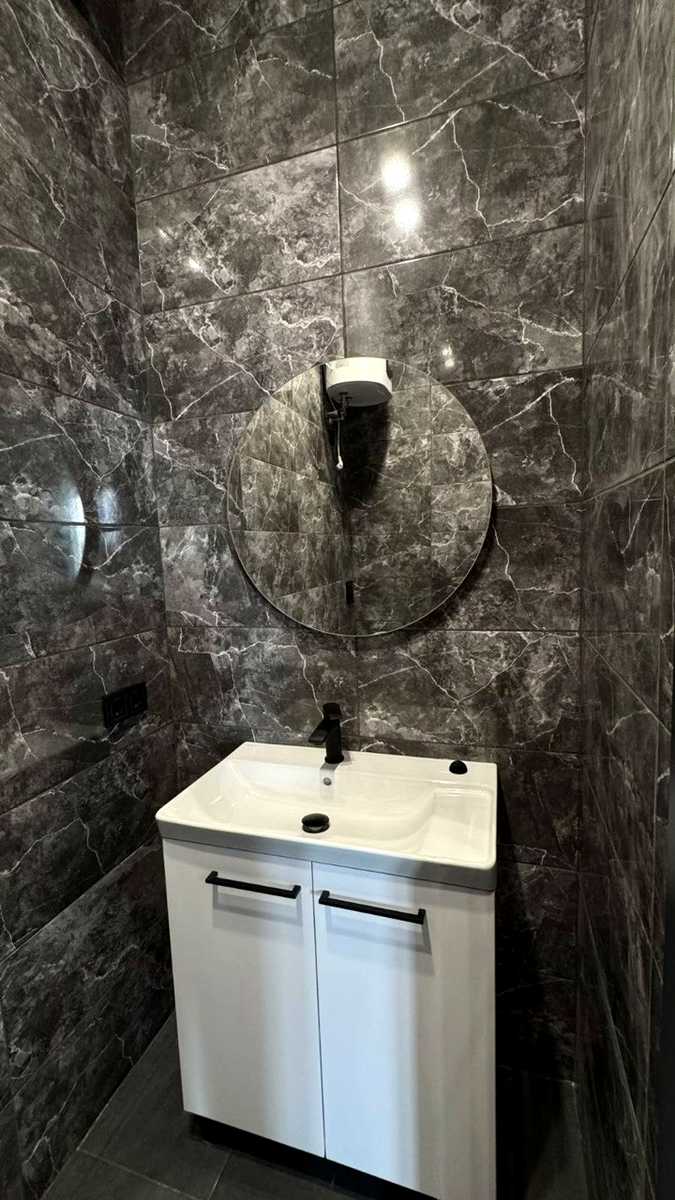 1869506635813096