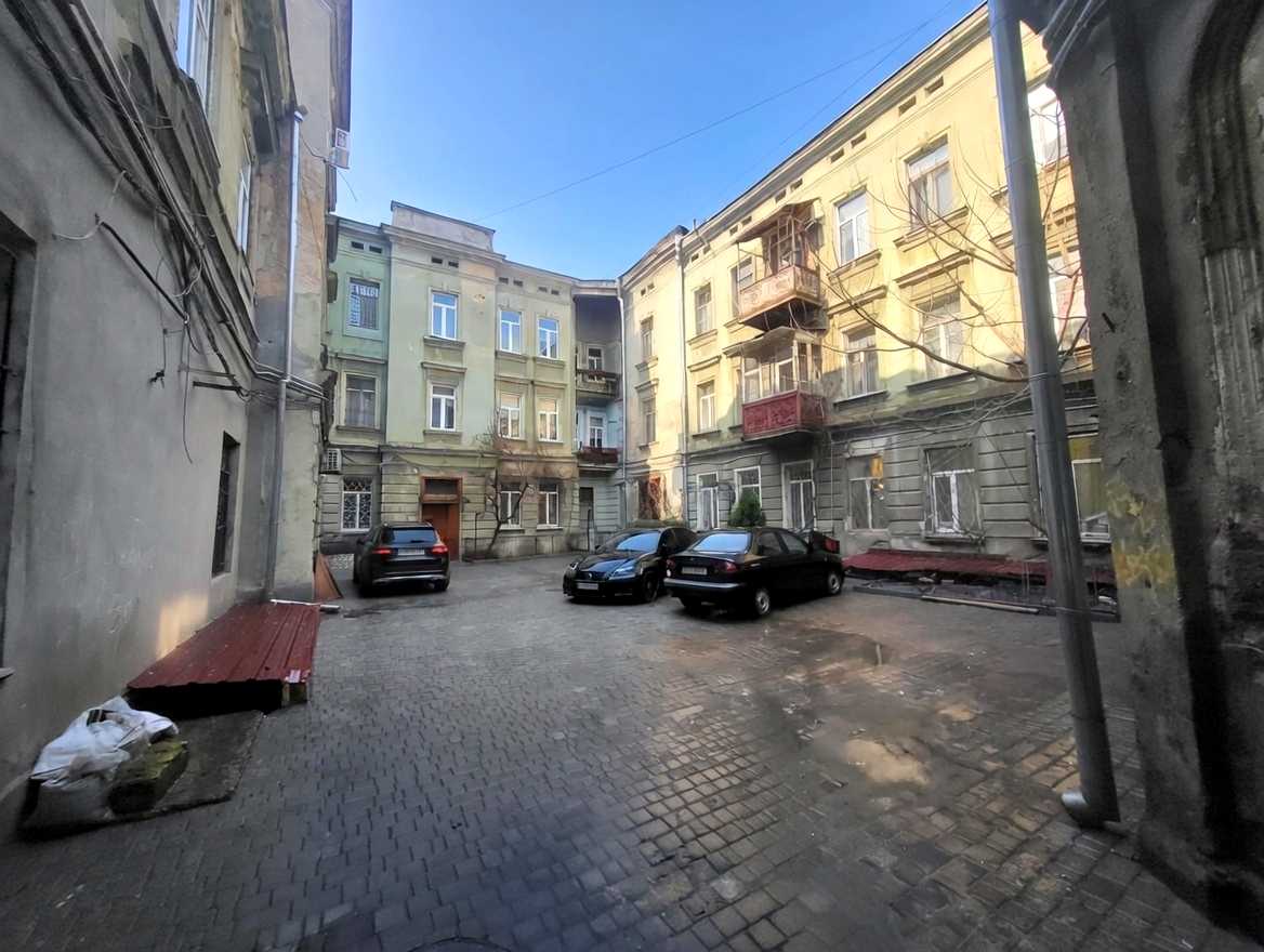 1869507435419757
