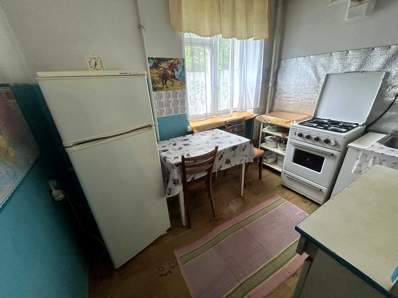 1869508895949077