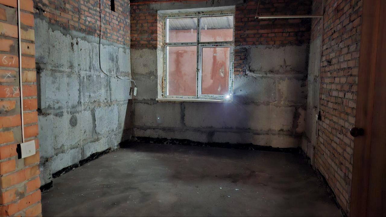 1869513233074425