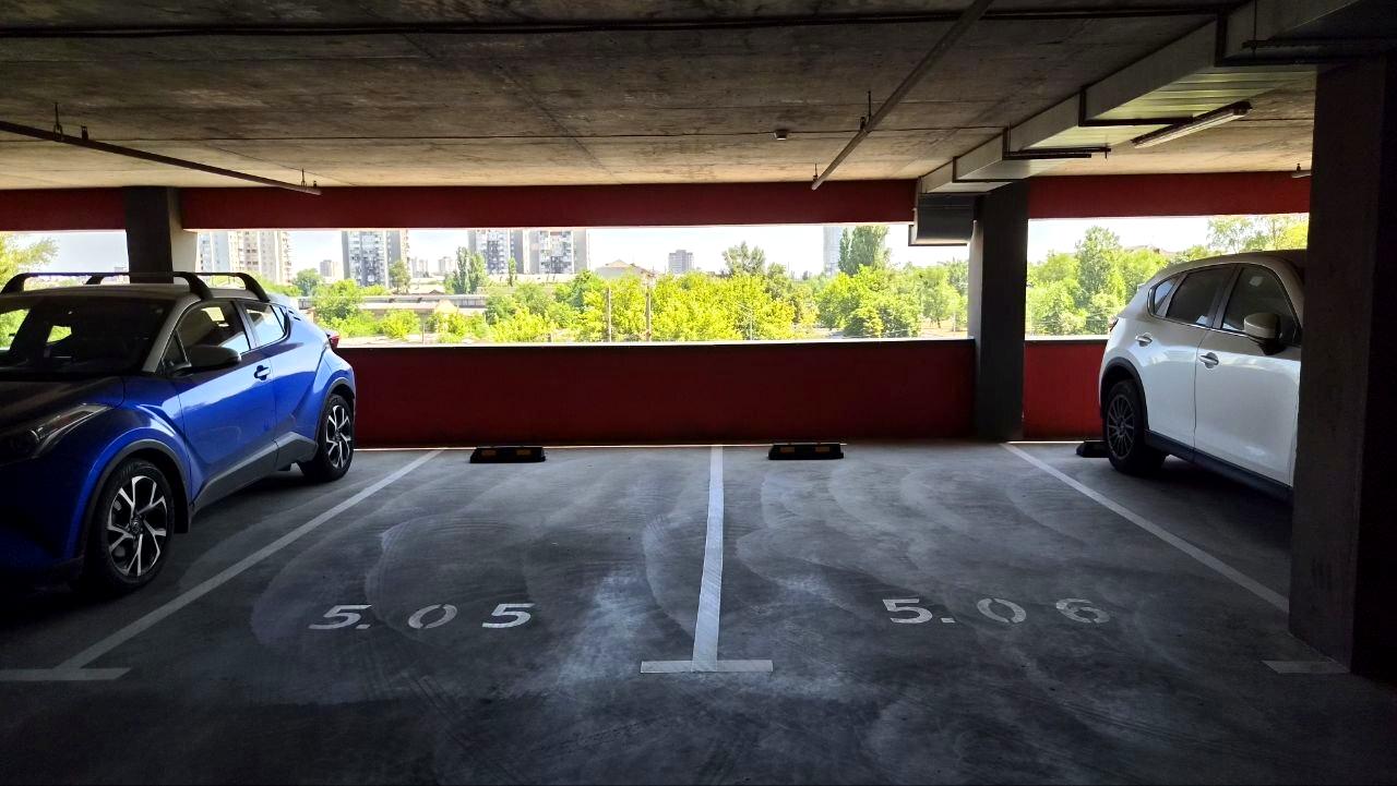1869513881832969