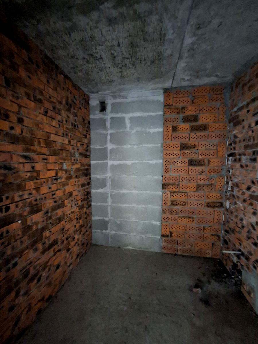 1869518175889029