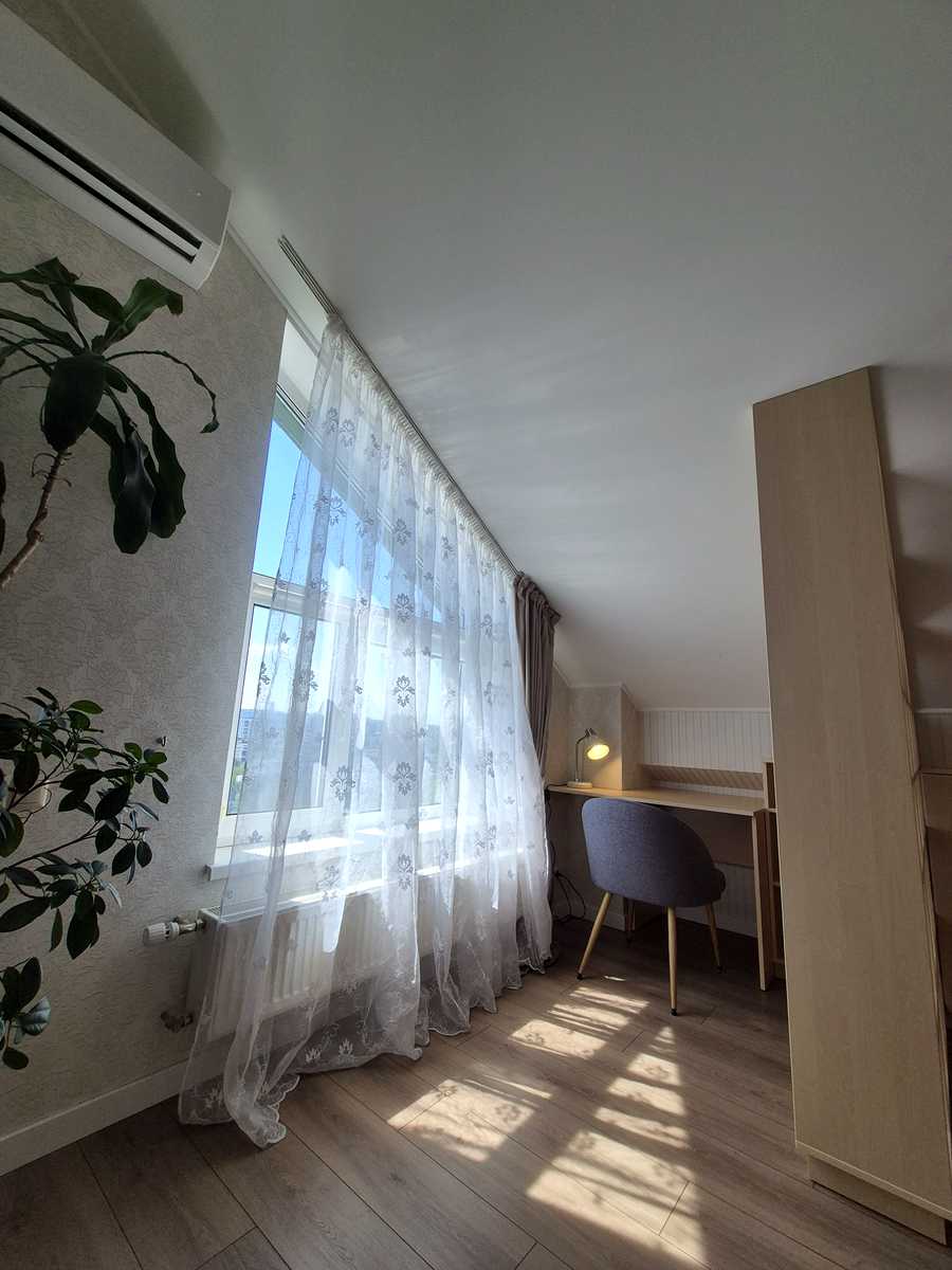 1869525110616811