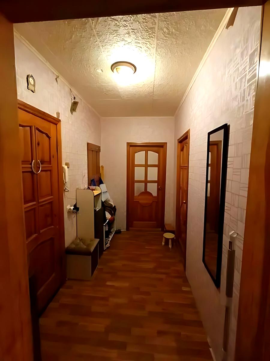 1869527421040375
