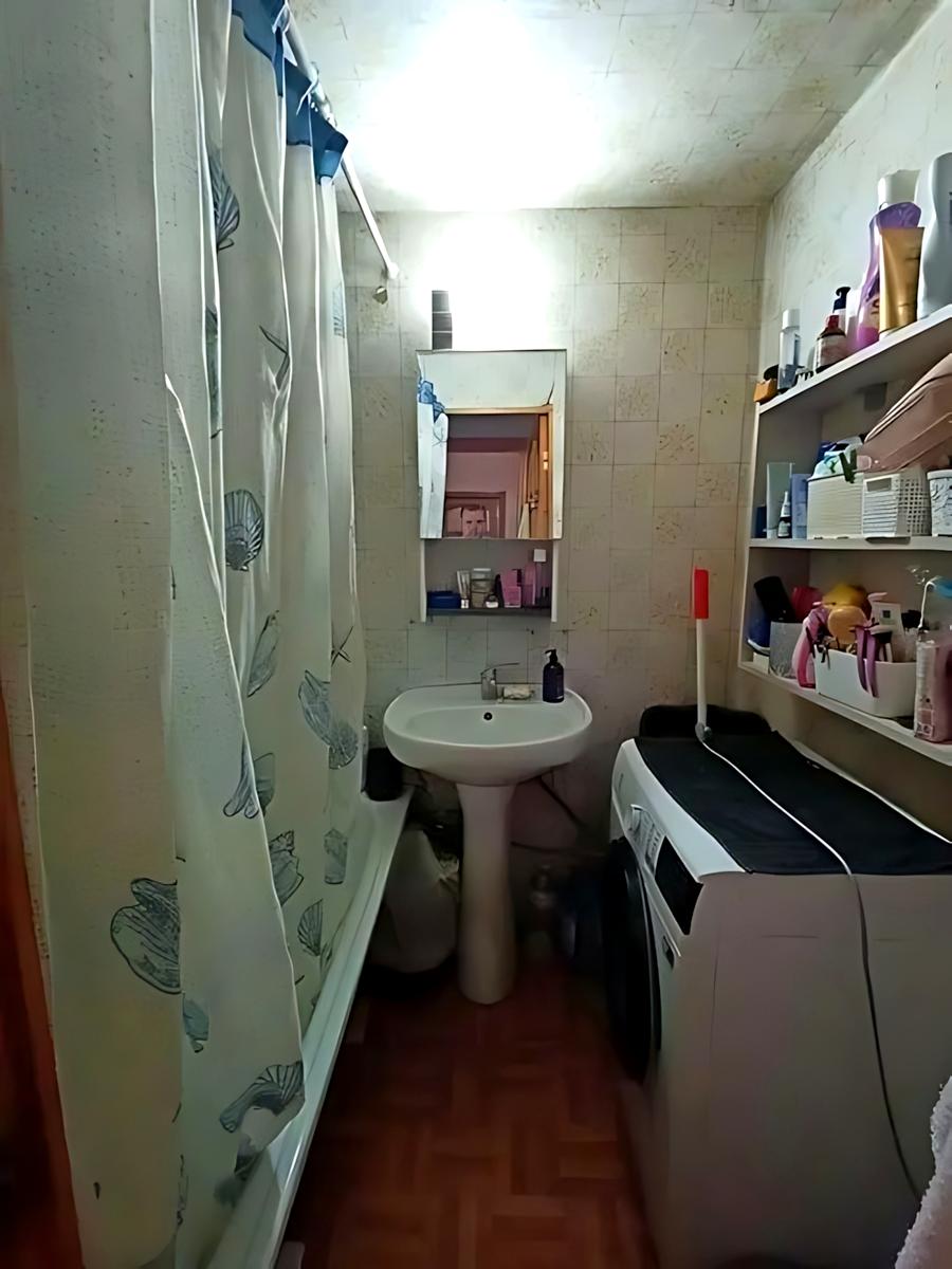 1869527421040906