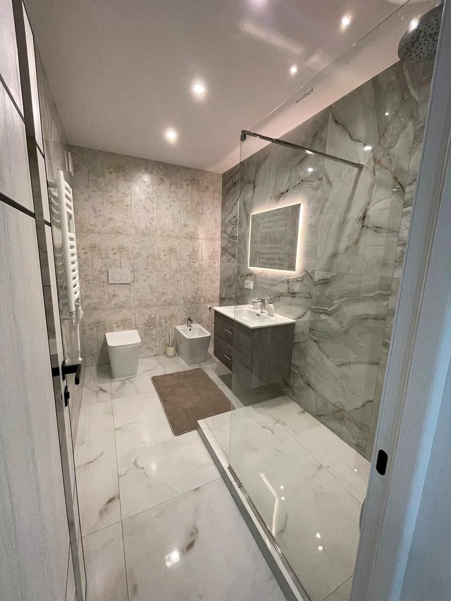 1869529376978191