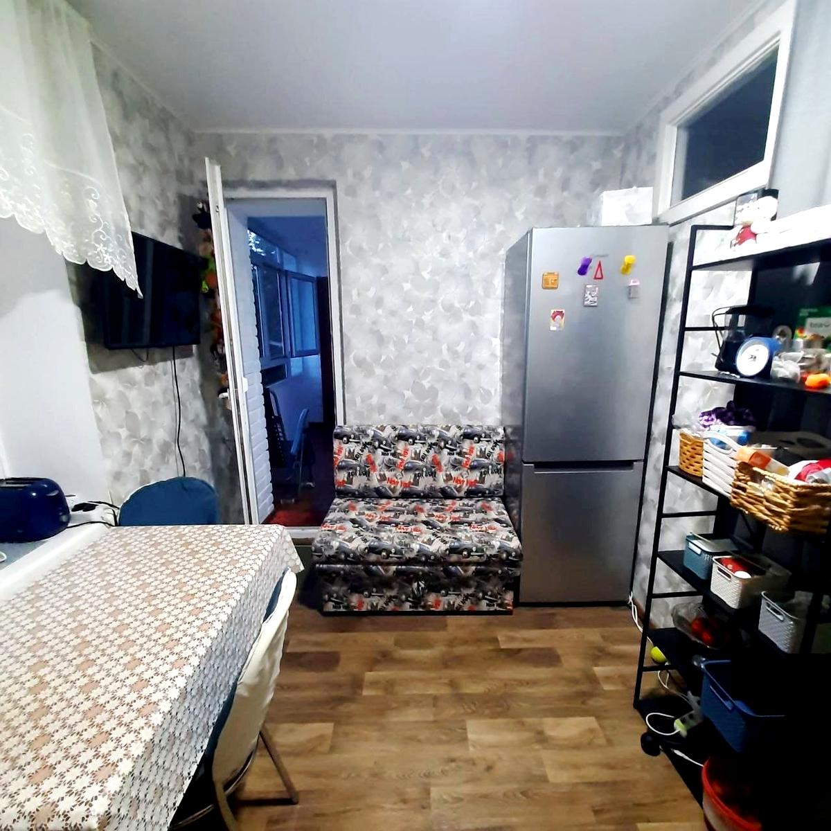1869530436685863