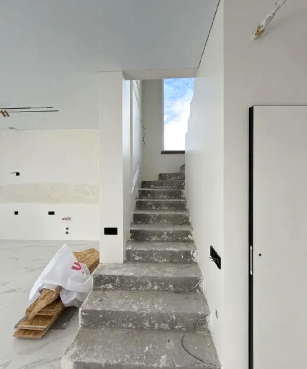 1869536672733761