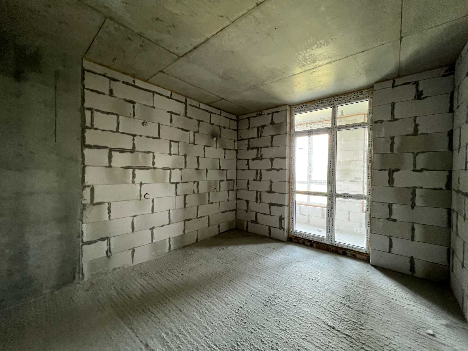 1869541294885445