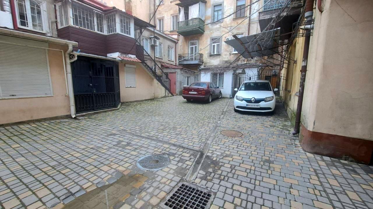1869592367525866