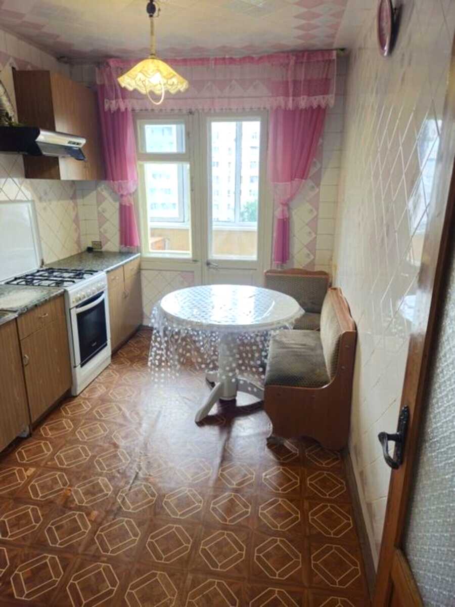 1869592844947670