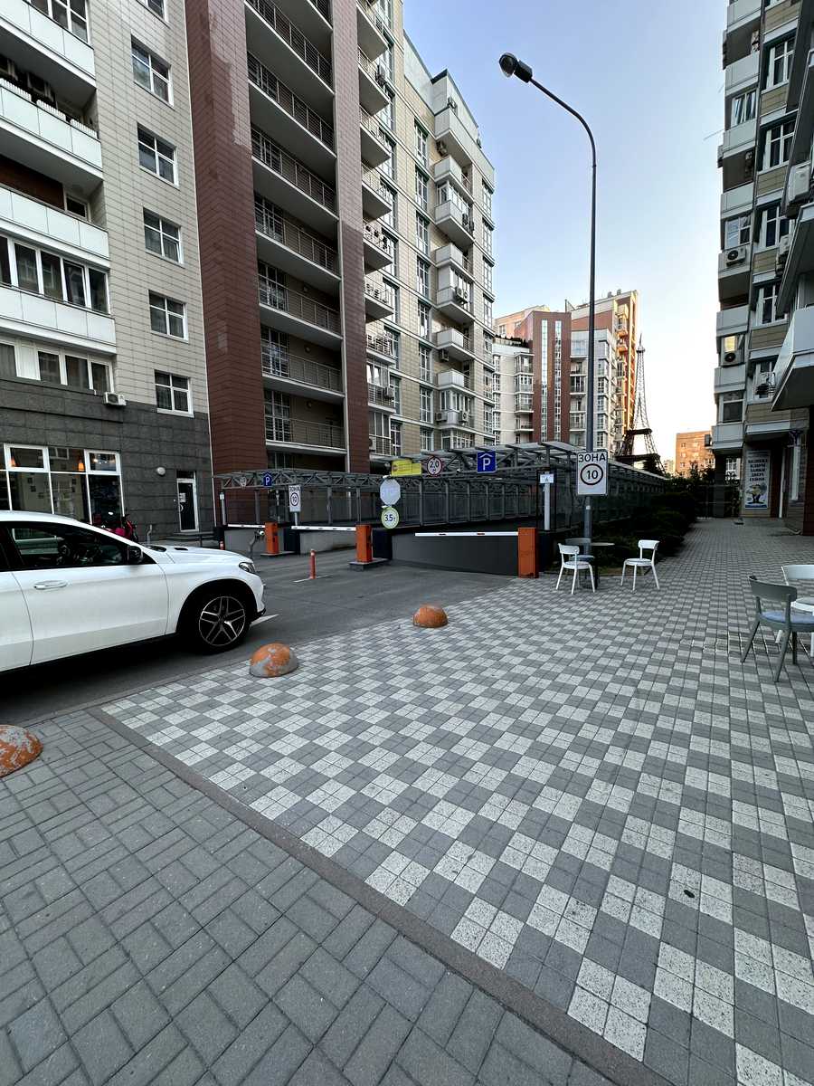 1869594131537566
