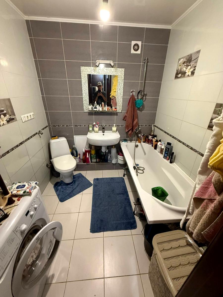 1869596013365953