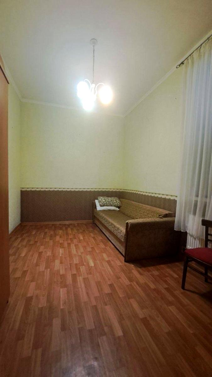 1869596824338757