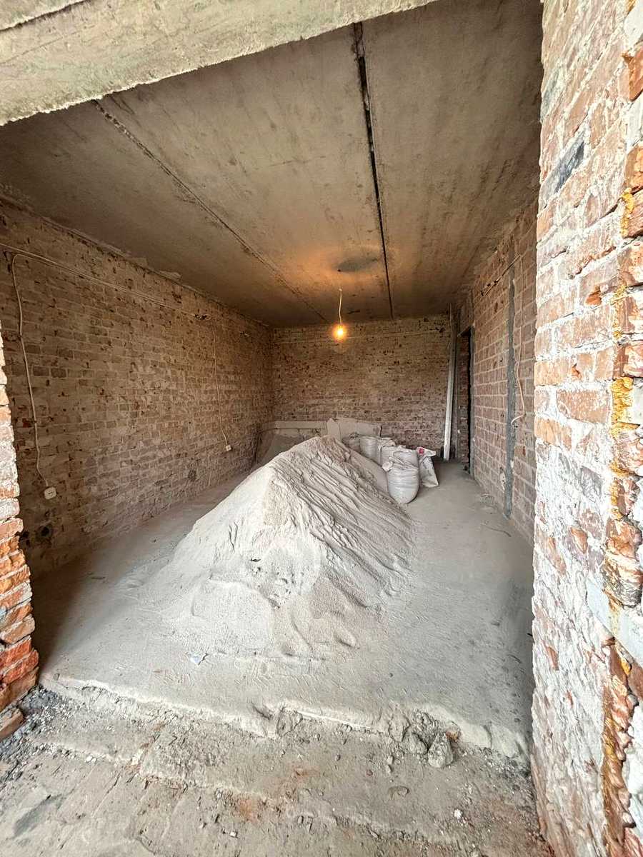 1869598755743493