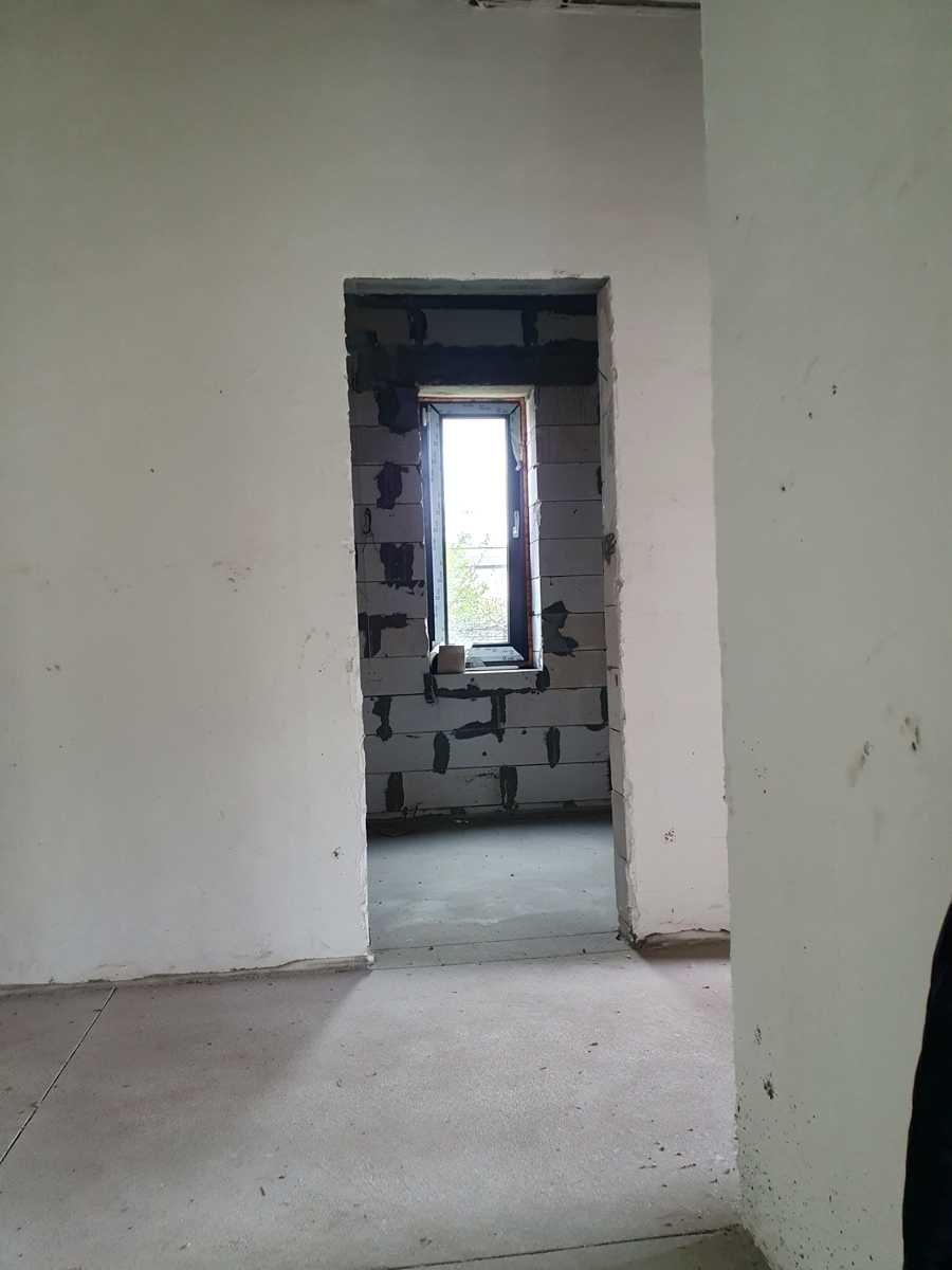 1869599171184543