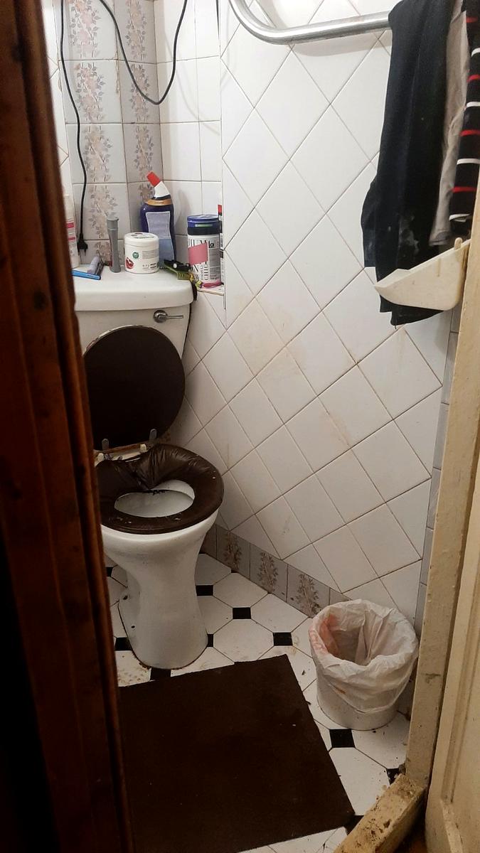 1869600010929374