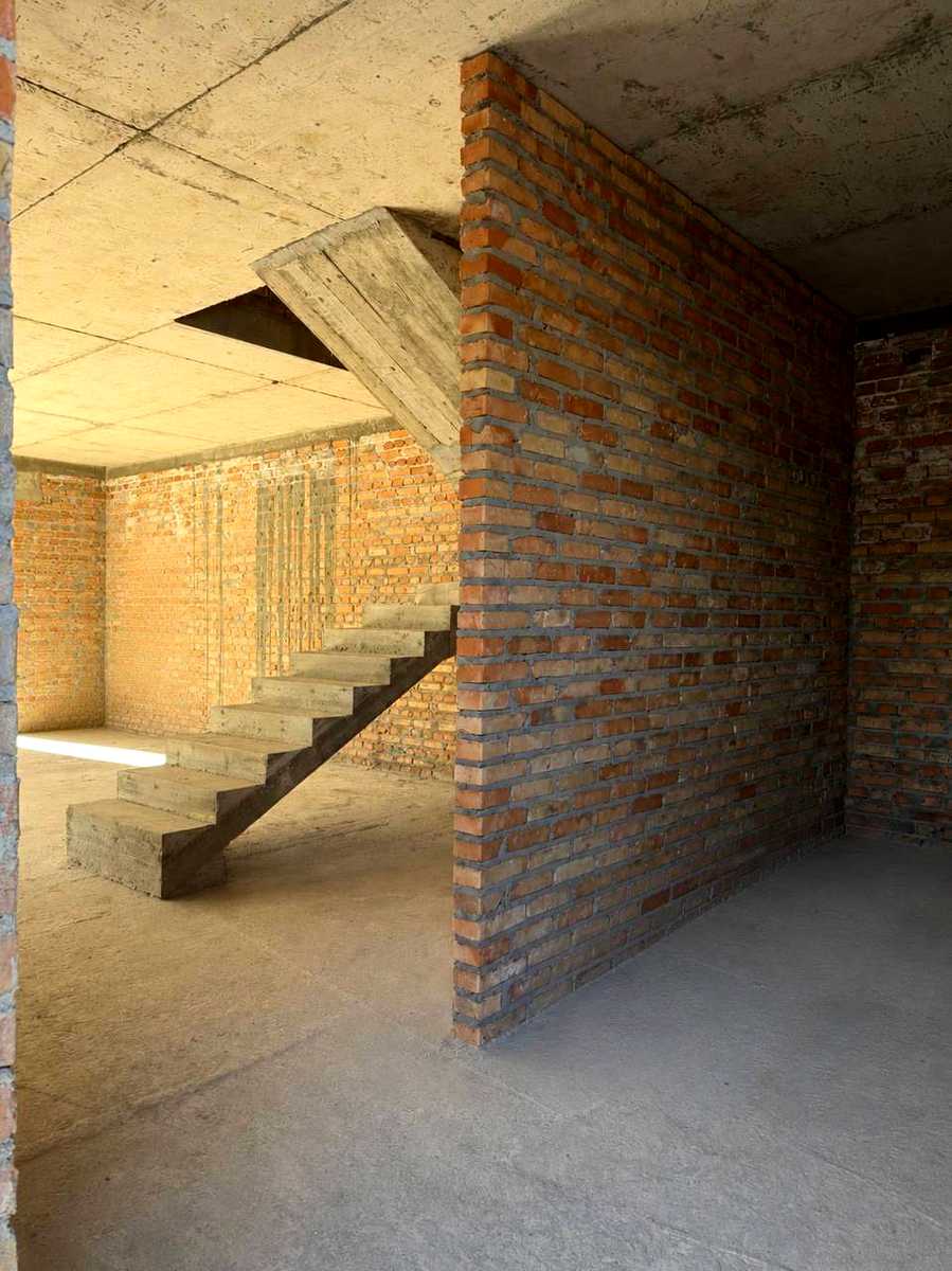 1869605755932476