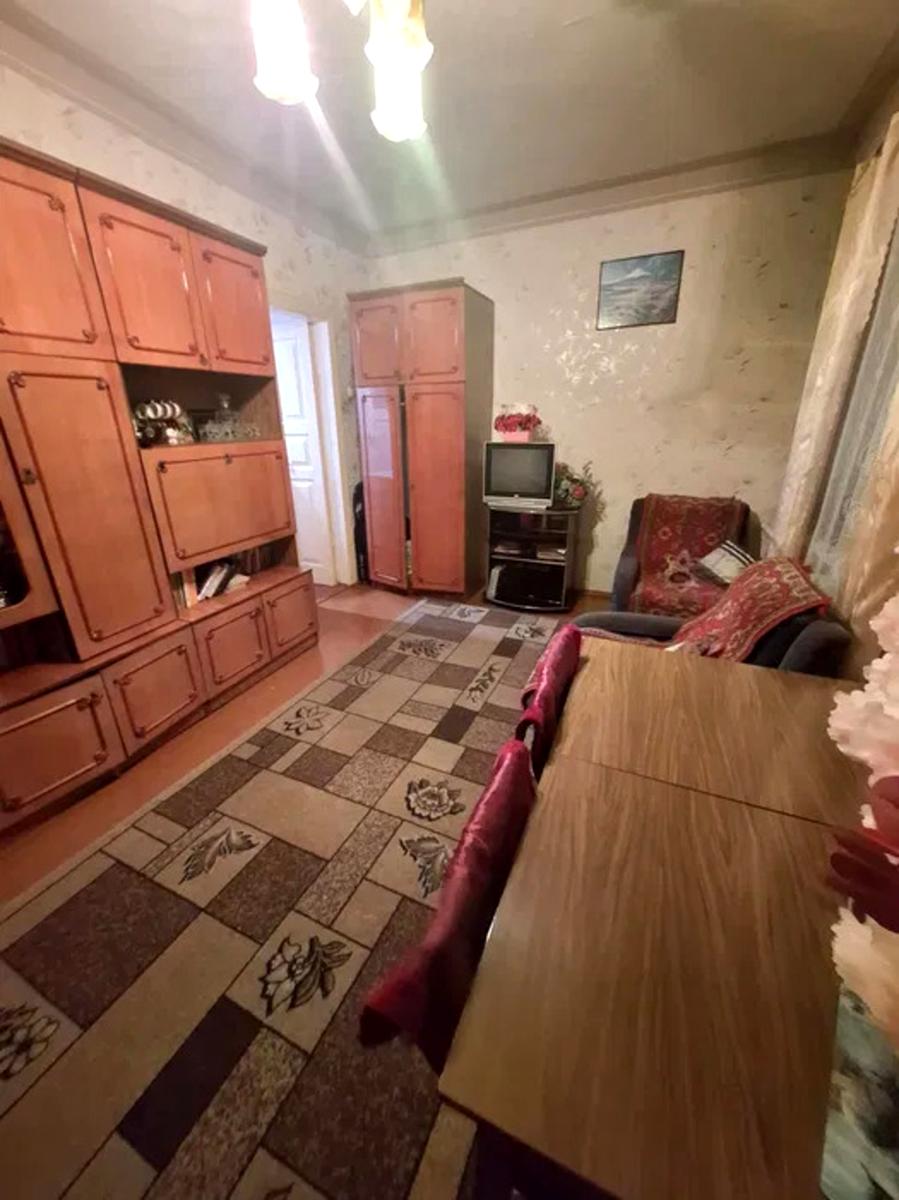 1869610590436937