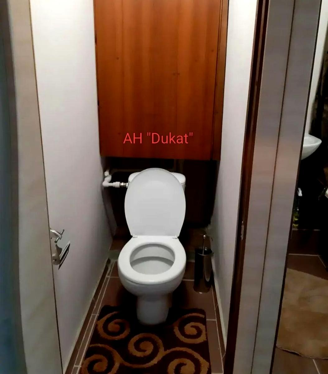 1869614244790651