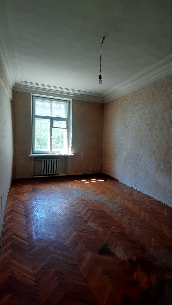 1869615387754693