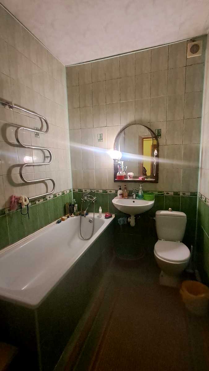1869616235594412