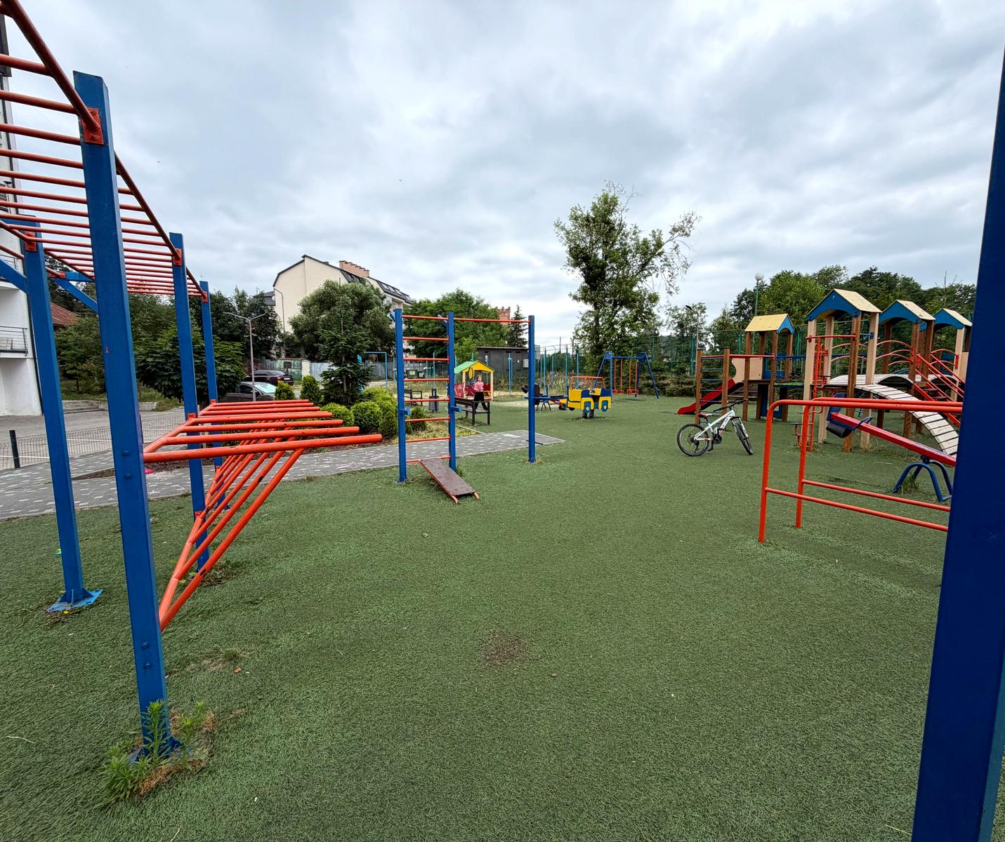1869638354444536