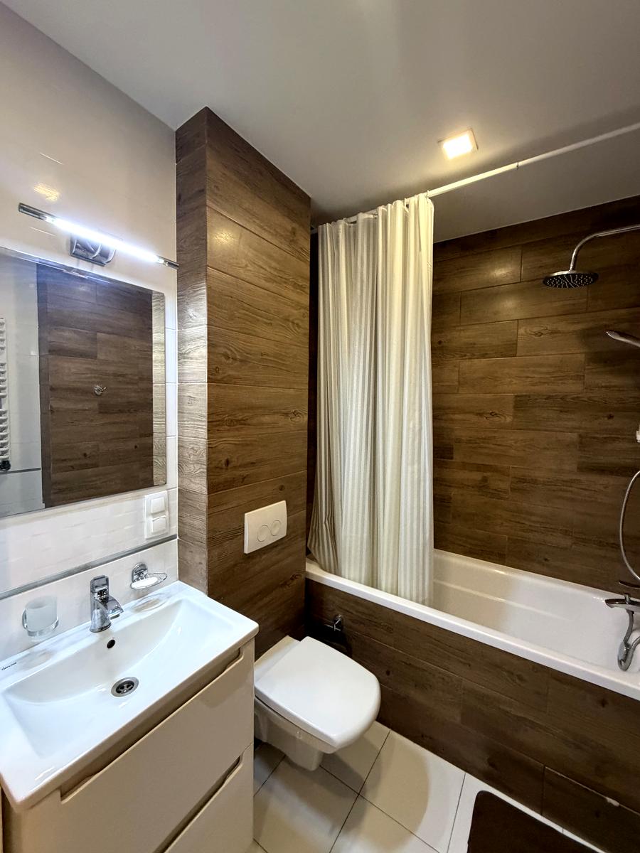 1869643286245471