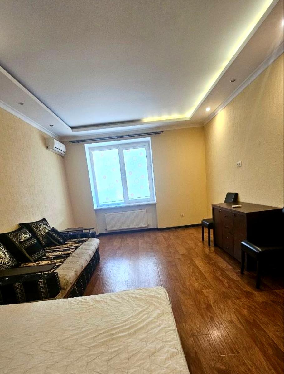 1869676935330495